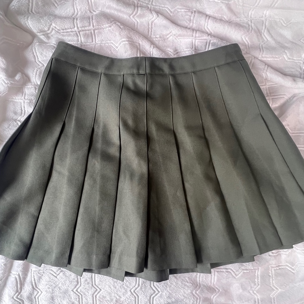 FOREVER 21 PLEATED TENNIS SKIRT, SIZE MEDIUM, DARK GREEN
